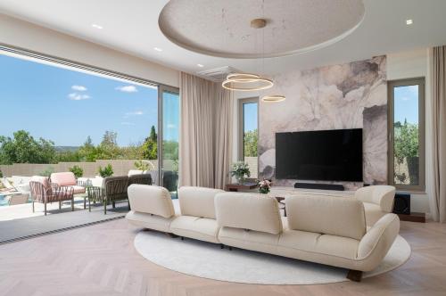 New! Villa A 56, 98m2 heated pool&spa, near Split