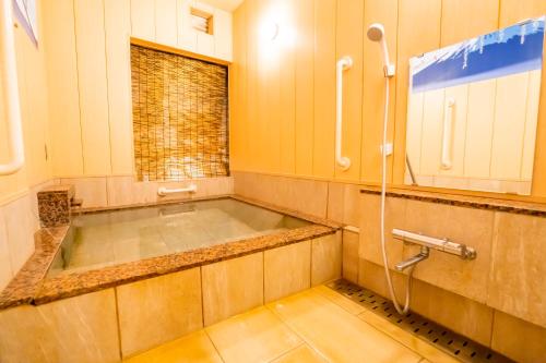 Un baño de 熱海温泉 法悦 旅館