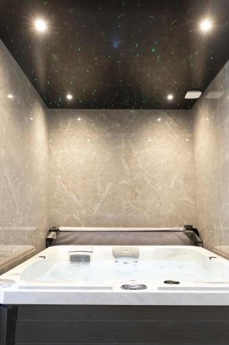Ảnh trong thư viện ảnh của L'étoilé Strasbourg Jacuzzi Détente & Confort ở Strasbourg