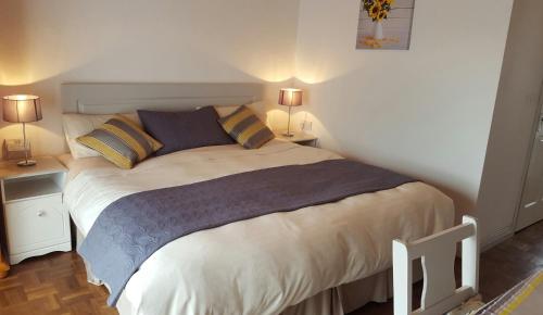 Postel nebo postele na pokoji v ubytování Donemark Rise B&B