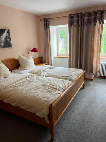 a large bed in a bedroom with a window at Hotel Restaurant Lavelle in Gräfinthal