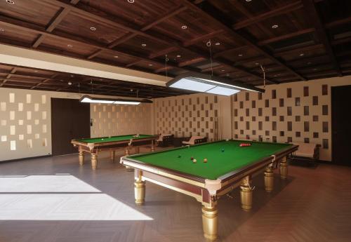 a room with two pool tables in a room at Lijiang Jijian Xiangwang SOOOAN Luxury Resort Hotel in Lijiang
