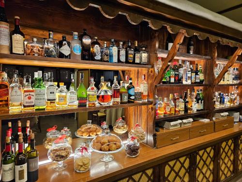 a bar filled with lots of bottles of alcohol at Hotel Ristorante al Giardinetto in Colle Umberto