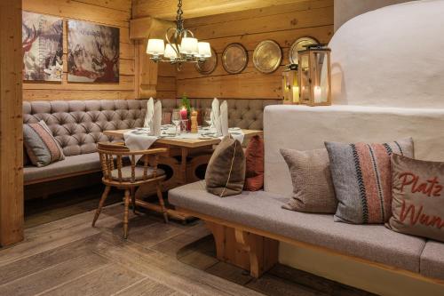 Posezení v ubytování Sonnenalp Resort