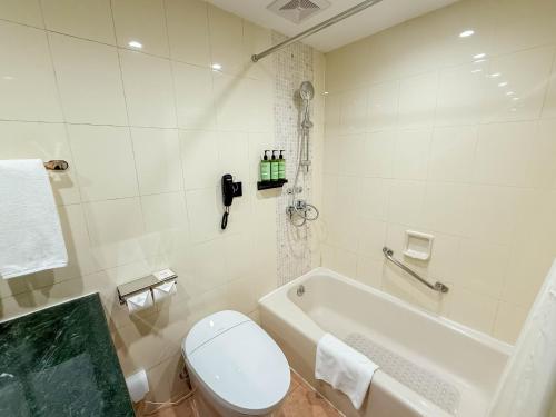 Un baño de Ramada by Wyndham Pearl Guangzhou-Canton Fair Free Shuttle Bus