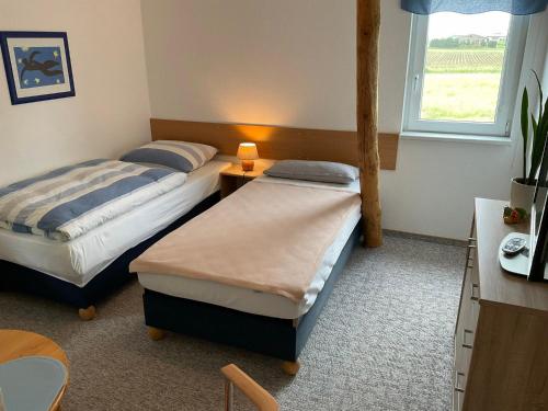 Postel nebo postele na pokoji v ubytování Lorisch 2 - 1 Etage - ABC338