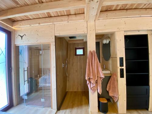 Koupelna v ubytování Capsule Bobble Mons Centre - Jacuzzi - Sauna - Netflix