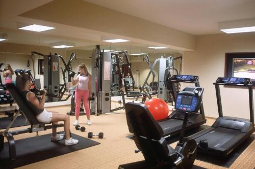a group of people in a gym with machines at Courtyard Los Angeles Sherman Oaks in Sherman Oaks