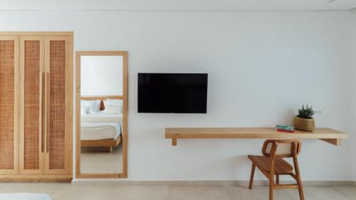 TV a/nebo společenská místnost v ubytování Sundunes Hotel Naxos