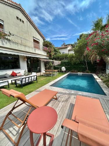 Photo de la galerie de l'établissement Villa Mimosas - 4 chambres climatisées, jardin, piscine chauffée proche Vélodrome - Quartier Ste Marguerite, à Marseille