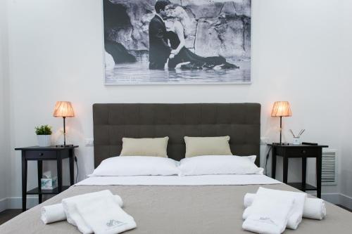 سرير أو أسرّة في غرفة في Nido all'Aventino