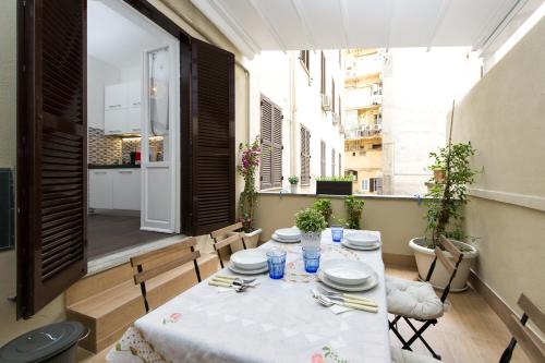 a table with plates and dishes on it in an apartment at Nido all'Aventino in Rome