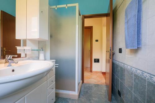 a bathroom with a sink and a shower at Villa Giardino in Cannobio