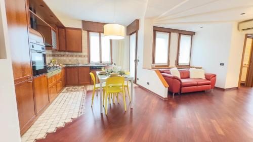 Η κουζίνα ή μικρή κουζίνα στο House 20 by Ca-Sa Check