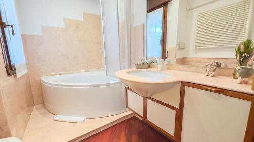 Ένα μπάνιο στο House 20 by Ca-Sa Check
