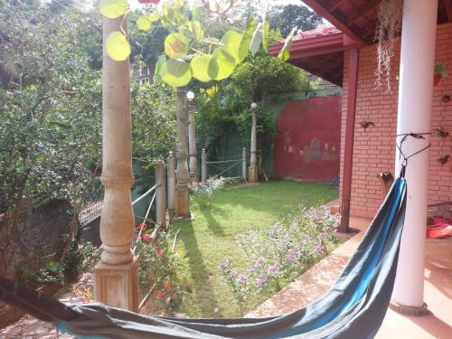 amaca nel cortile di una casa di Mystique Hideout a Kandy