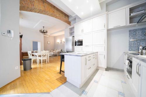 Chic & Central Getaway Dob 20