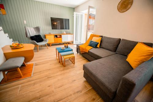 a living room with a couch and a table at Villa en plein cœur de Leysin in Leysin