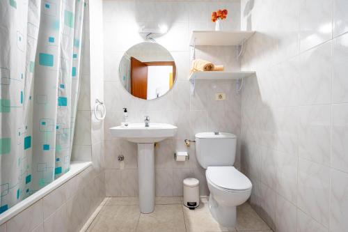 a bathroom with a toilet and a sink and a mirror at ED. MISTRAL VIDABER in Oropesa del Mar
