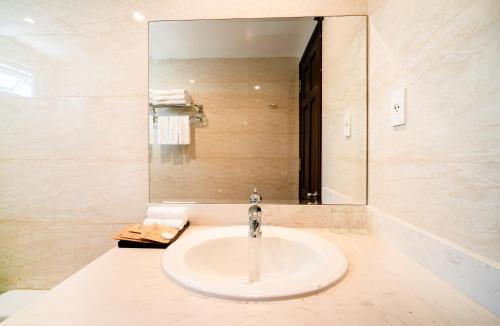 Un baño de Galliot Hotel Nha Trang