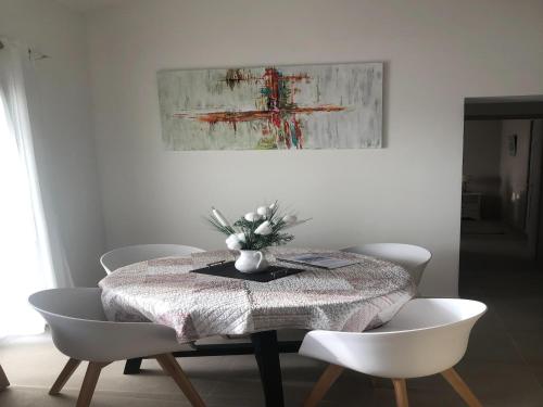 Φωτογραφία από το άλμπουμ του Holiday Home Provence with Pool σε Céreste