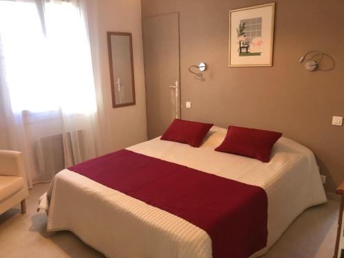 Ένα ή περισσότερα κρεβάτια σε δωμάτιο στο Holiday Home Provence with Pool