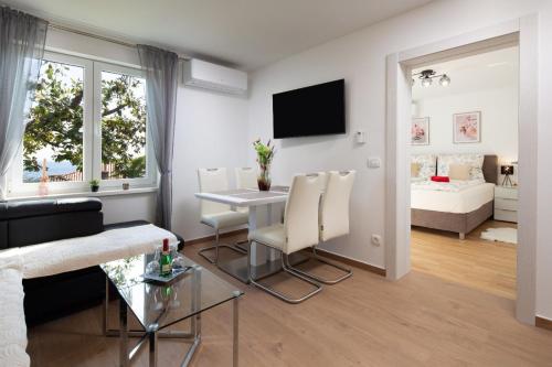 Azureo Apartment with Ocean view by Stadtlandnest