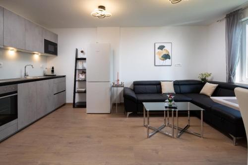 Azureo Apartment with Ocean view by Stadtlandnest