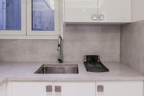 SYNTAGMA VOULIS STREET MODERN APARTMENT
