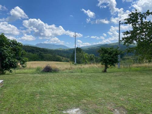 a field of grass with a view of a mountain at Casa in campagna - L'OSTERIA in Rocca Ranieri