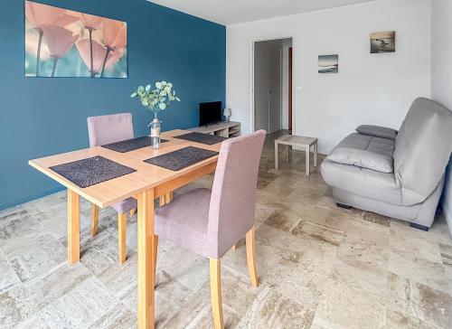 Χώρος καθιστικού στο Studio proche de la mer avec parking Cagnes-sur-Mer