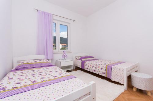 מיטה או מיטות בחדר ב-Apartment Gostinjska