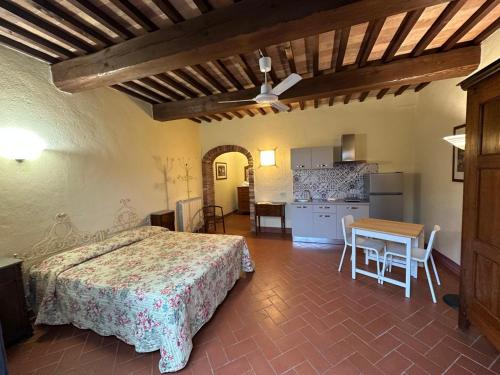 Ένα ή περισσότερα κρεβάτια σε δωμάτιο στο Agriturismo Il Selvino