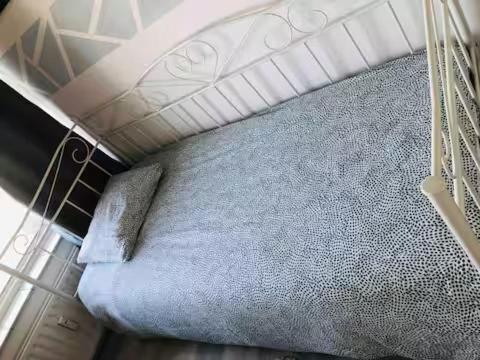 Cama o camas de una habitación en Ladies only! neat cozy room, great loc in Schiedam