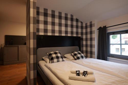 Postel nebo postele na pokoji v ubytování Boutique Apartments U Rolanda, Mikulášské náměstí