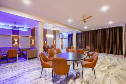 a waiting room with a table and chairs at FabHotel Next Home Prime in Gurgaon