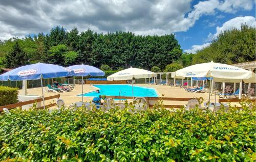a swimming pool with umbrellas and chairs and a pool at Gorgeous Stacaravan In Saint-Paul-Lès-Dax in Saint-Paul-lès-Dax