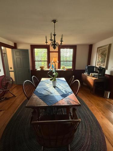 a dining room with a table and chairs at Colonel Spencer Inn in Campton