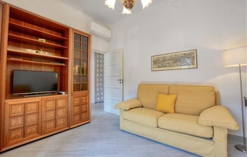TV a/nebo společenská místnost v ubytování 2 Bedroom Cozy Apartment In Recco