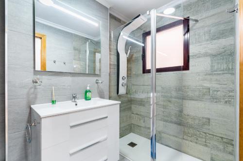 Bilik mandi di Cabo Roig Apartment