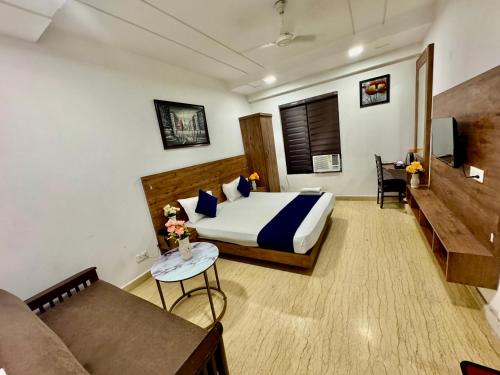 Ένα ή περισσότερα κρεβάτια σε δωμάτιο στο Hotel La Vista - Brahman Bhawan, Karol Bagh