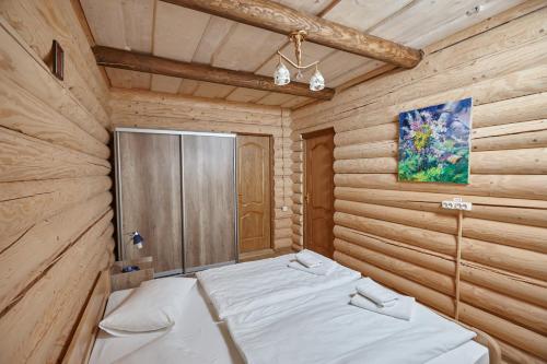 Postel nebo postele na pokoji v ubytování Chudodievo in Chynadievo Mini-Hotel