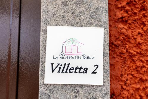 a sign on a wall with the name of vittoria at La Villetta nel Parco in La Giustiniana
