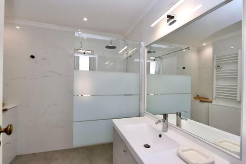 Mediterraneo 2ºB - CD 318, Cleverdetails - sleeps 2 adults and 1 child