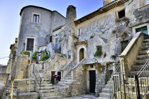 an old building with stairs in front of it at GarganoMareBorghi ospitalità diffusa in Vico del Gargano