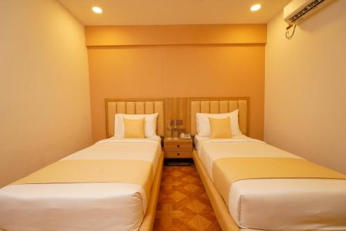 two beds in a small room with twoermottermottermott at HZ Bangalore Stories in Bengaluru