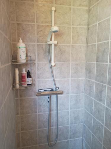 Un baño de 70 m2 Anneks på gården