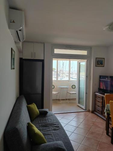 Lovely apartment near the beach with a sea view