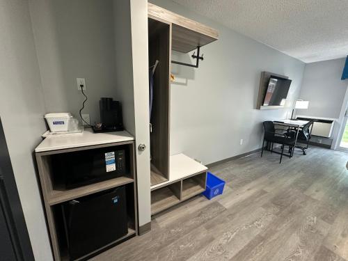 a living room with a room with a door and a table at Travelodge by Wyndham Bracebridge in Bracebridge
