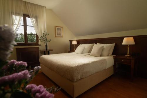 a bedroom with a large bed and a window at Dvorec Jeruzalem in Ivanjkovci